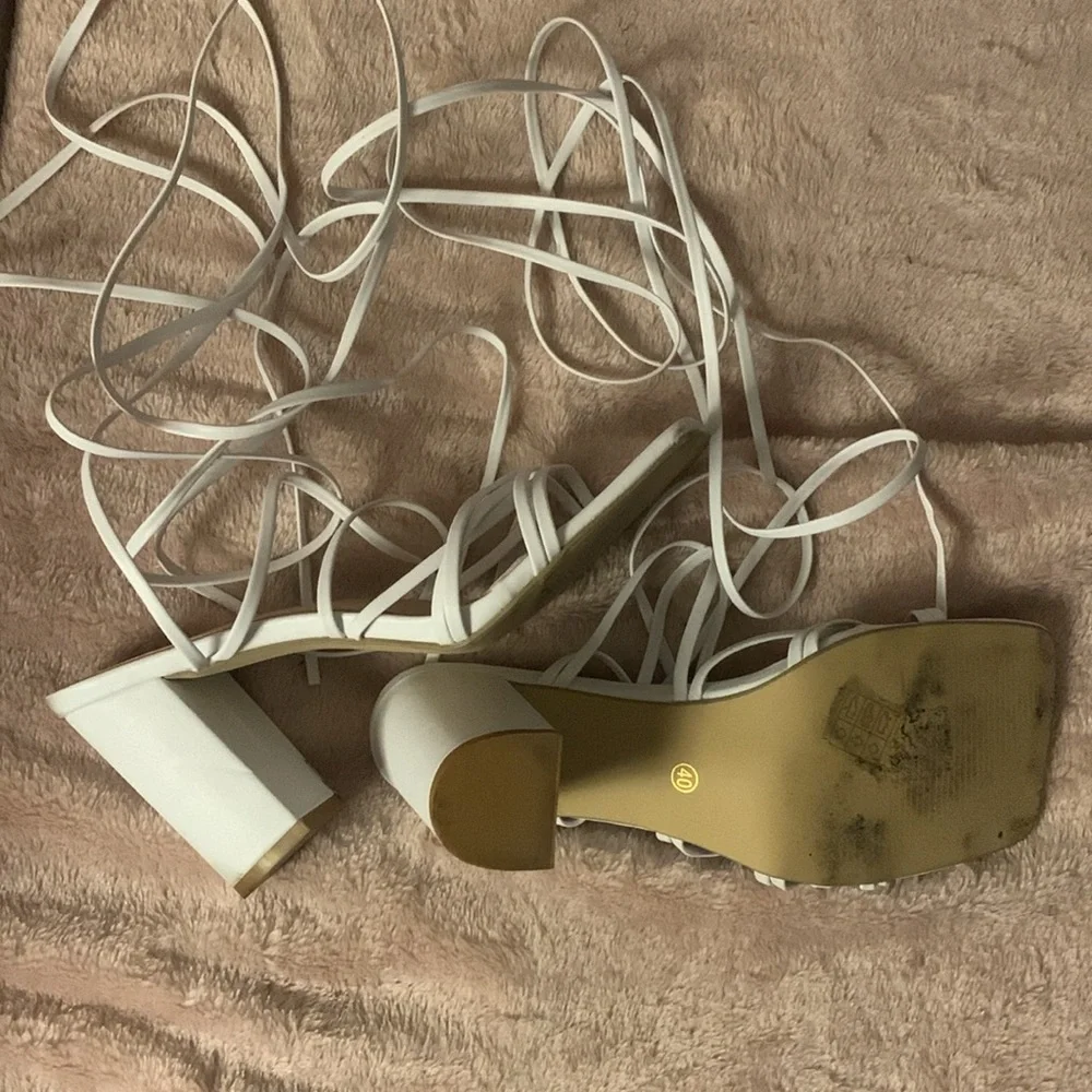 Strappy heels - Picture 3 of 4